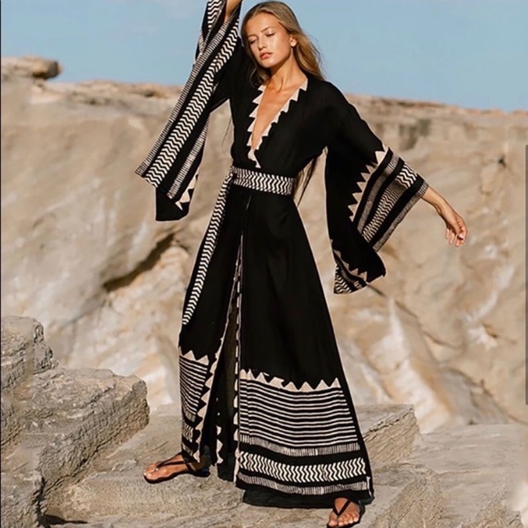 Black Bohemian Vintage Styled Kimono, Resortwear Robe Duster In Black Print - Picture 4 of 13